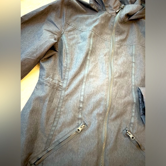 BNWT Mondetta Grey Hooded Adjustable Asymmetric Fitted Wind Rain Coat - Picture 2 of 9